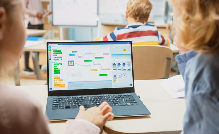 Kinder programmieren am Computer